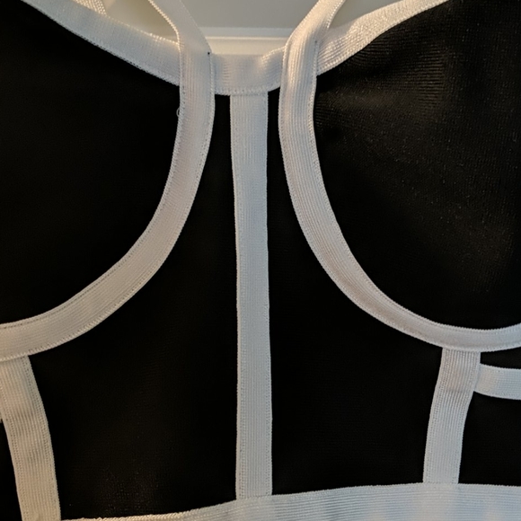 Black and white crop top - Picture 4 of 4